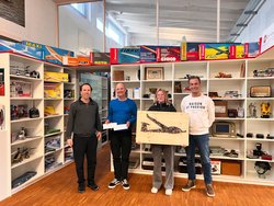 Eileen bedankt sich bei mk messtechnik mit einem selbstgemachten Kunstwerk